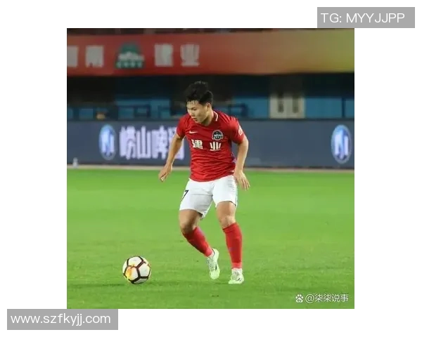 眼睛小却球技超群他是足球场上最闪耀的明星